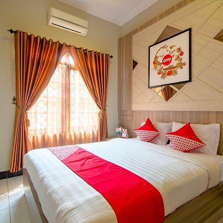 Oyo 1195 The Doctor'S Guest House Syariah Kejayan Экстерьер фото