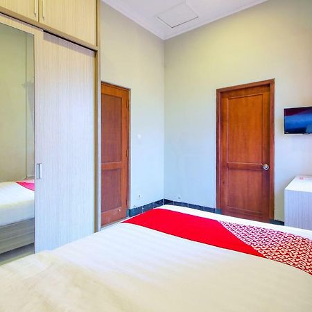 Oyo 1195 The Doctor'S Guest House Syariah Kejayan Экстерьер фото