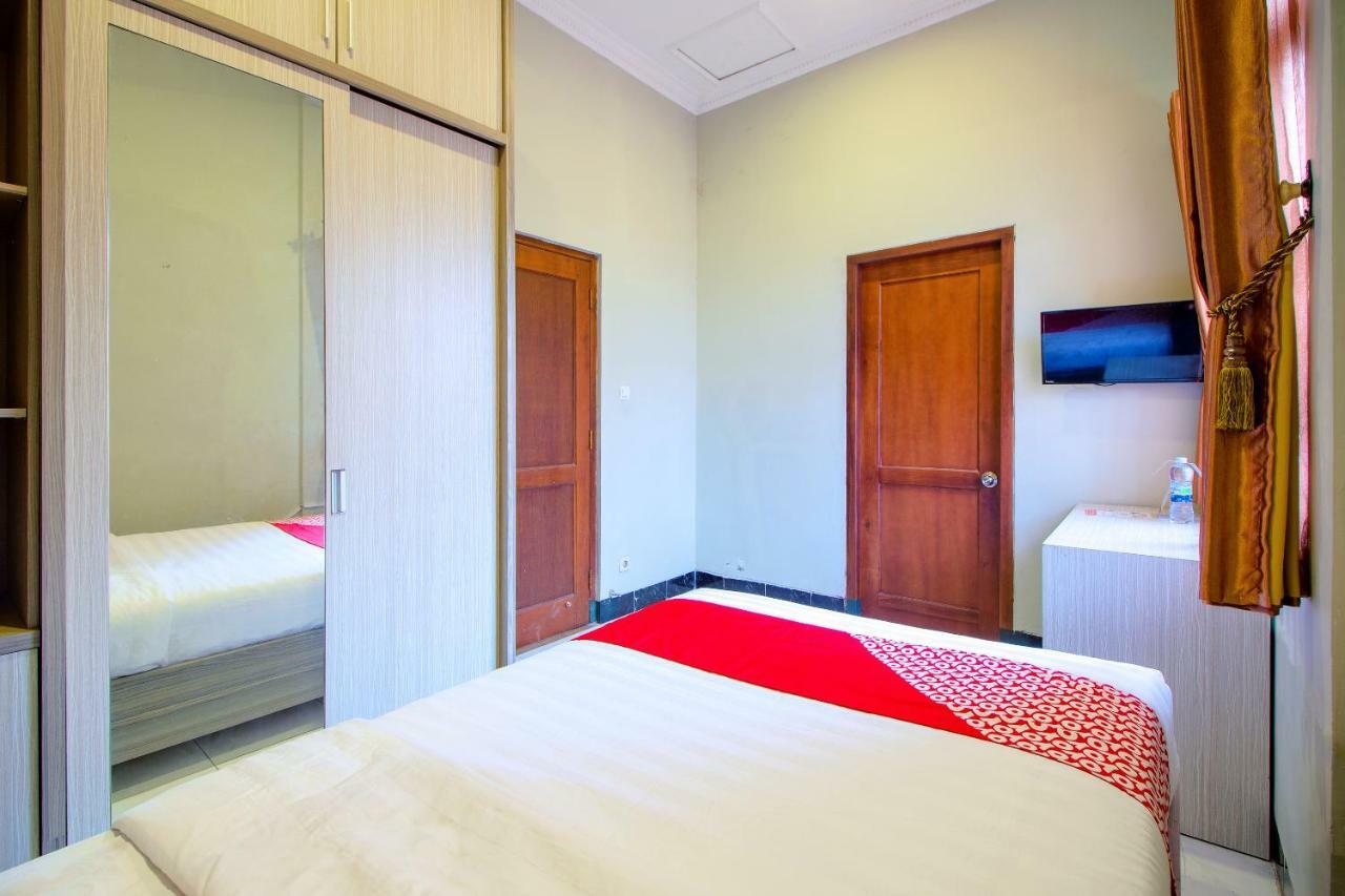 Oyo 1195 The Doctor'S Guest House Syariah Kejayan Экстерьер фото