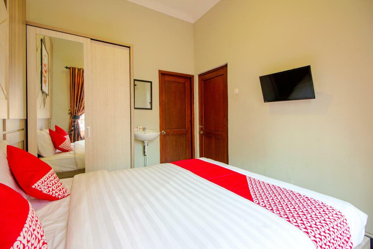 Oyo 1195 The Doctor'S Guest House Syariah Kejayan Экстерьер фото