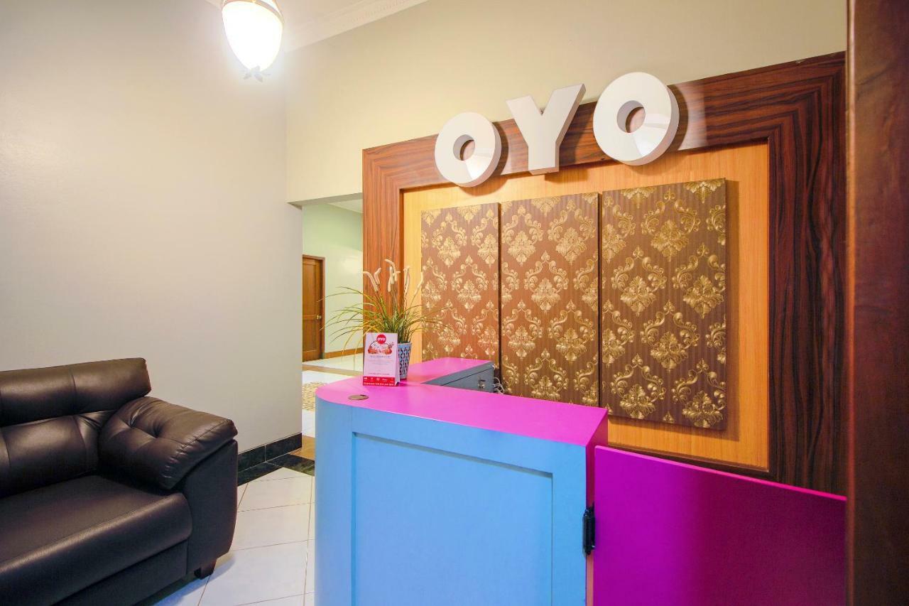 Oyo 1195 The Doctor'S Guest House Syariah Kejayan Экстерьер фото