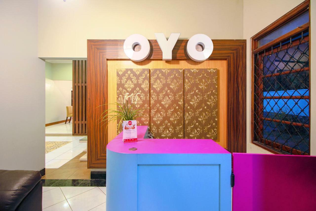 Oyo 1195 The Doctor'S Guest House Syariah Kejayan Экстерьер фото