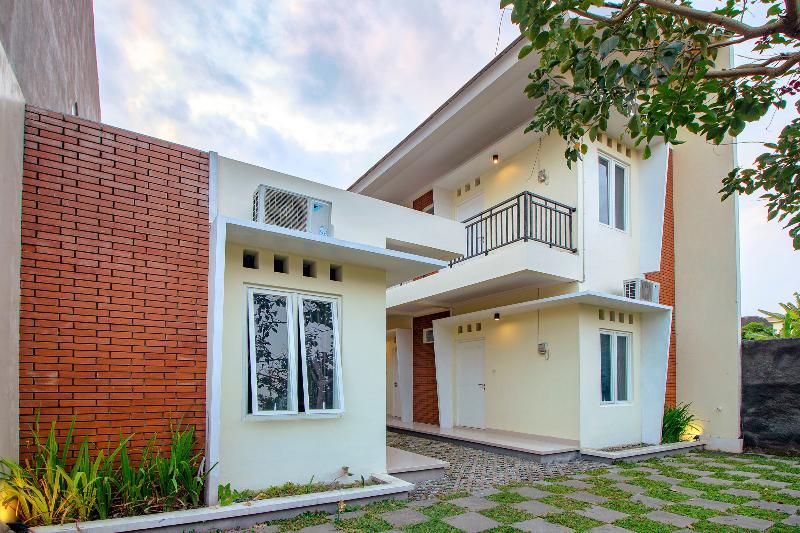 Oyo 1195 The Doctor'S Guest House Syariah Kejayan Экстерьер фото