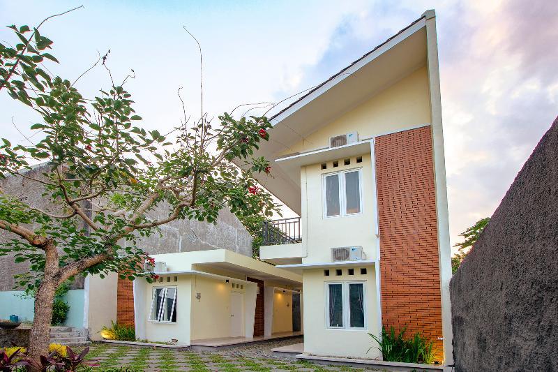 Oyo 1195 The Doctor'S Guest House Syariah Kejayan Экстерьер фото